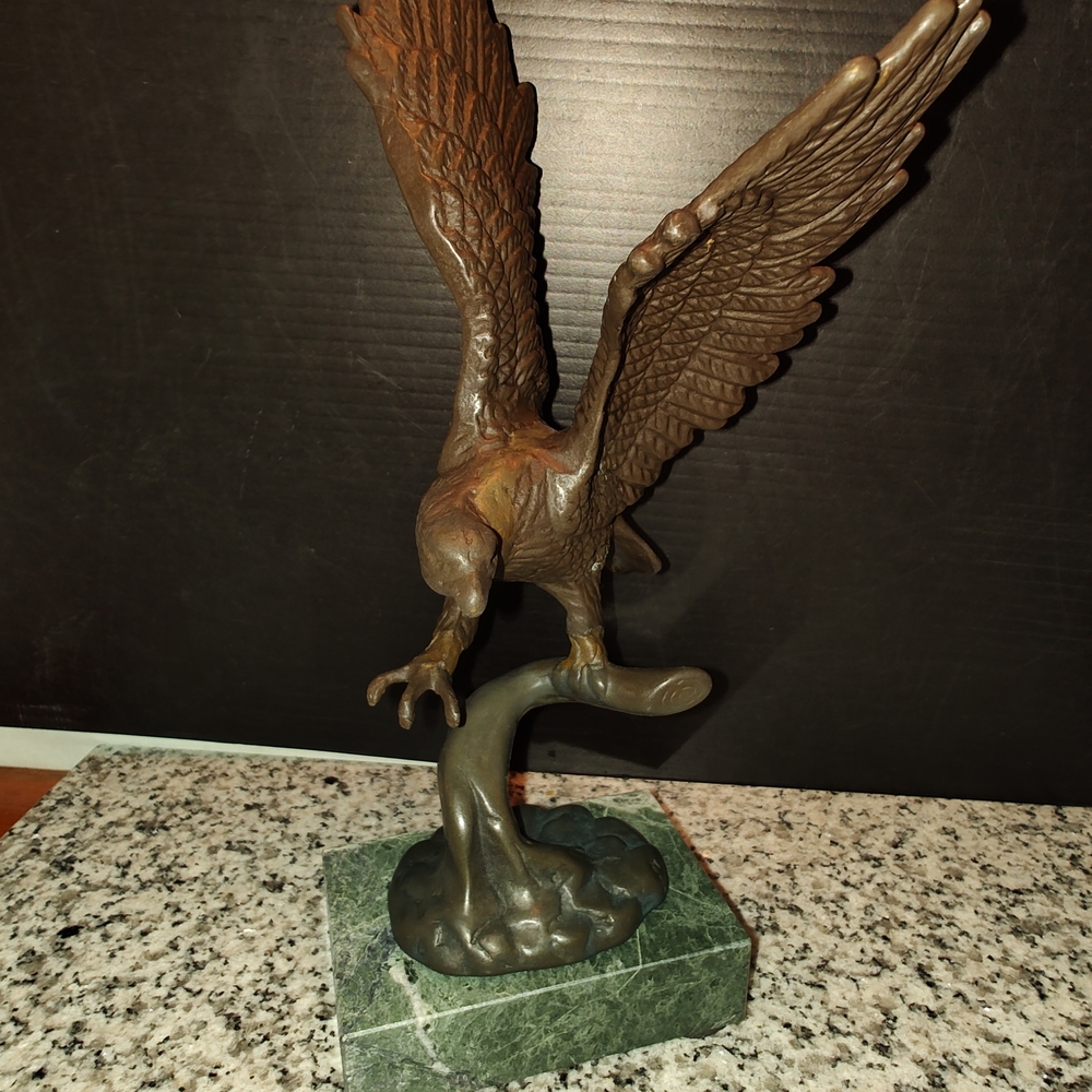 Source Unknown Bronze-Toned Eagle Sculpture - Picture 7 of 12
